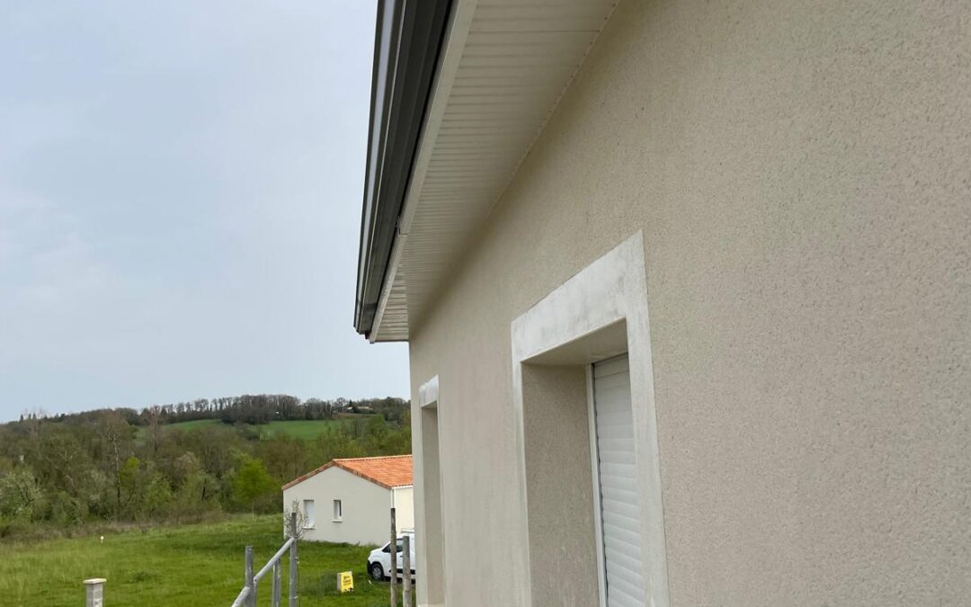 Dessous de toit en PVC et gouttières en alu à Angoulême